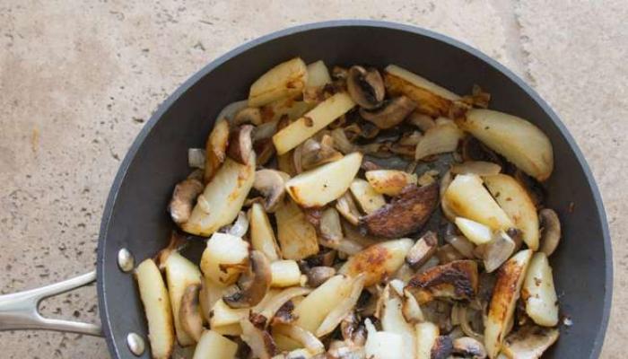 Жареная картошка с грибами - рецепт